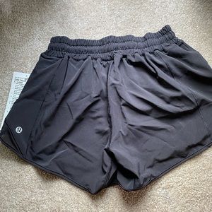 Lululemon Hotty Hot LR Short 4”